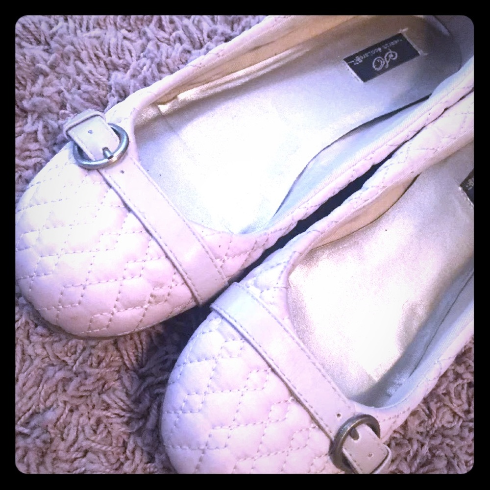 So... Beige Ballet Flats Women 8.5 Quilted Buckle